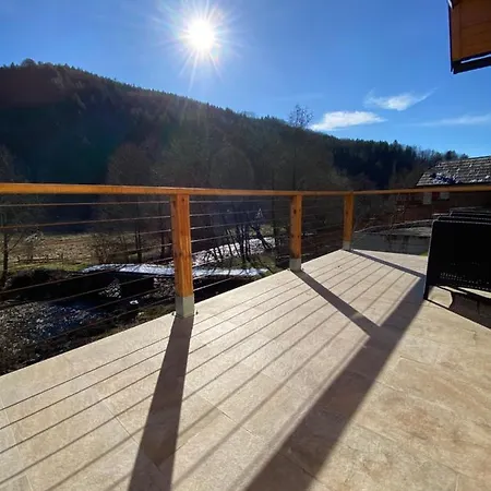 Lenka I Vagoncic Domek alpejski