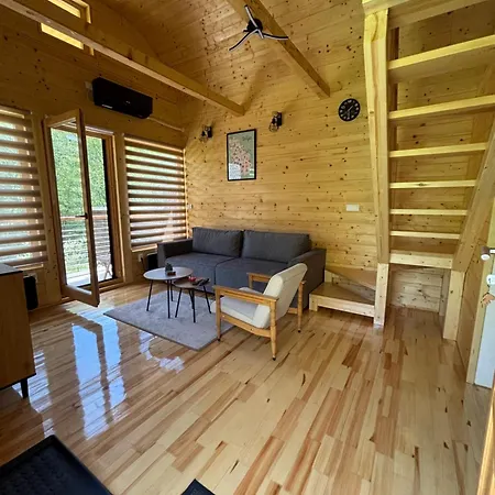 Lenka I Vagoncic Domek alpejski