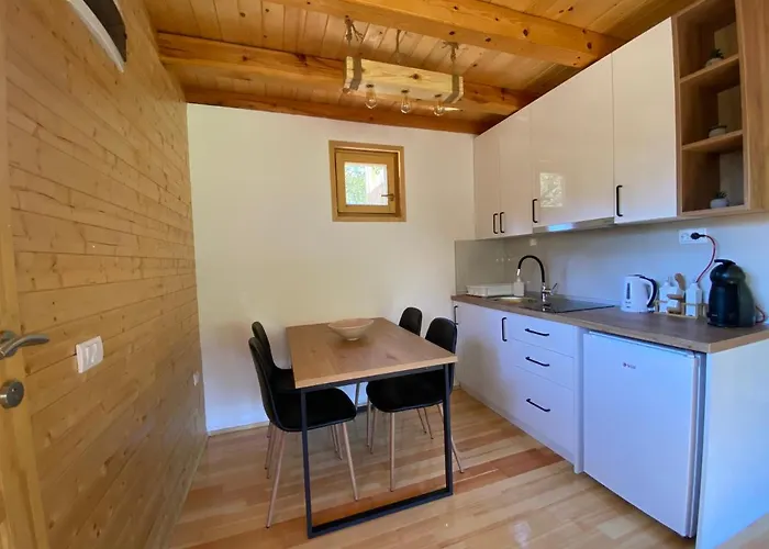 Lenka I Vagoncic Chaletu