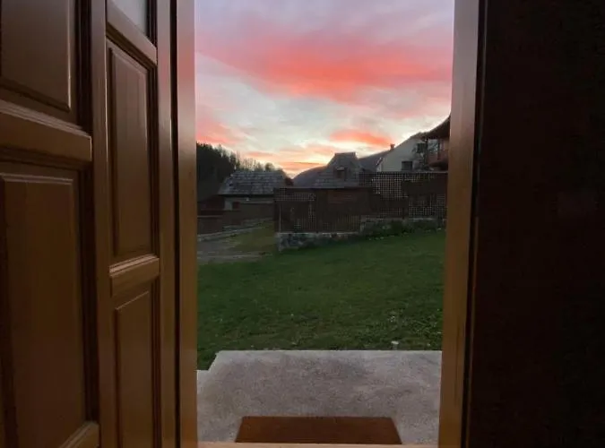 Lenka I Vagoncic Chaletu