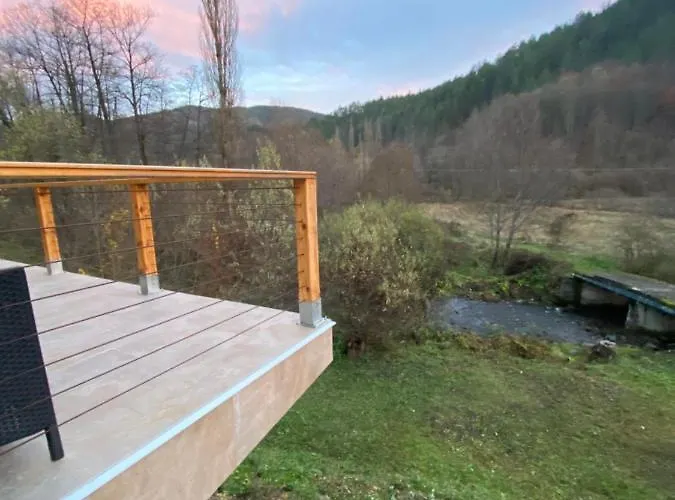 Lenka I Vagoncic Chaletu *