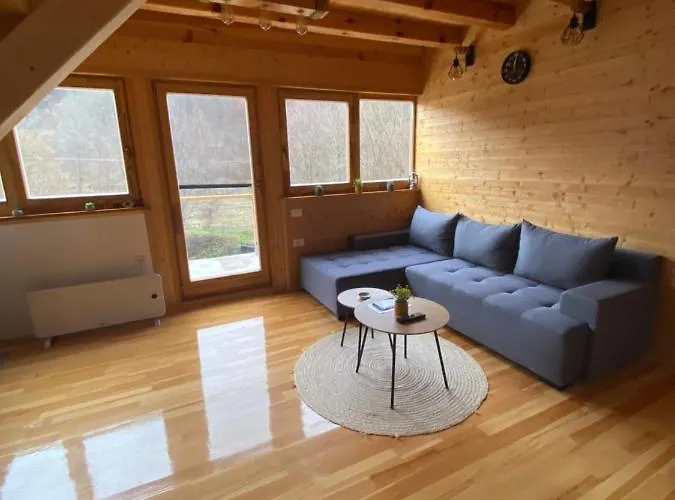 Lenka I Vagoncic Chaletu *