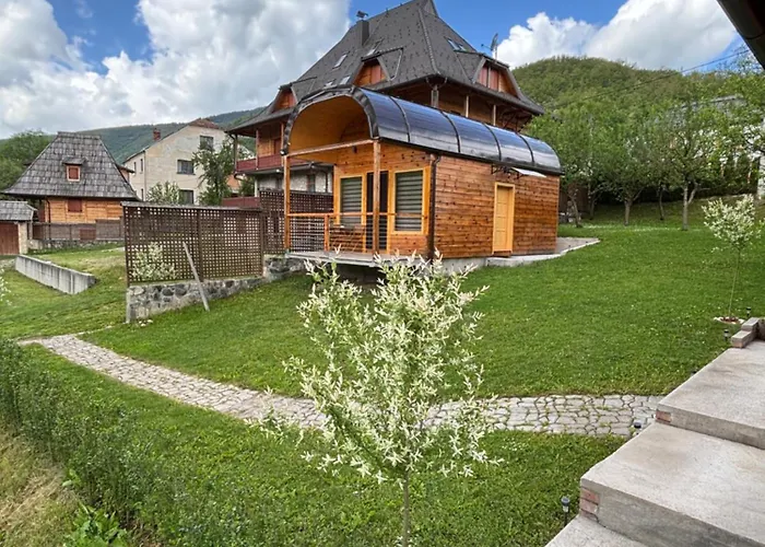 Lenka I Vagoncic Chaletu Mokra Gora